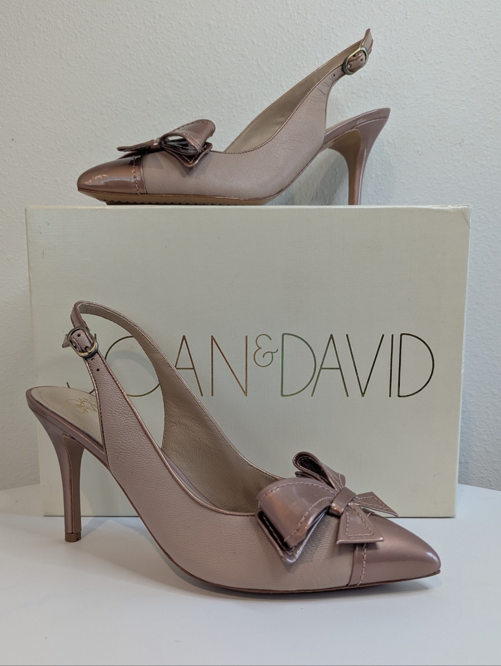 Joan & David Dabriley Light Pink Metallic Slingback Bow Pumps Sz 8 w/Box